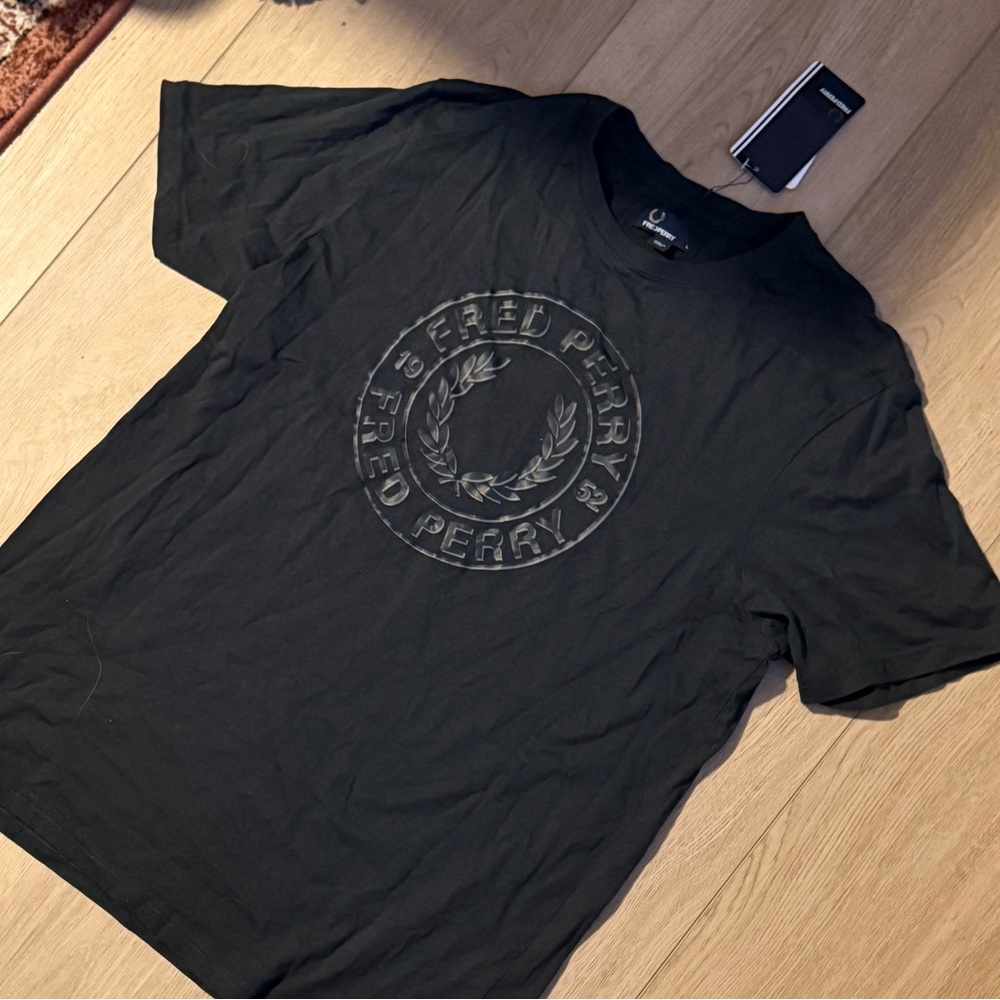 Men’s NWT Fred Perry T-shirt large black cotton with logo